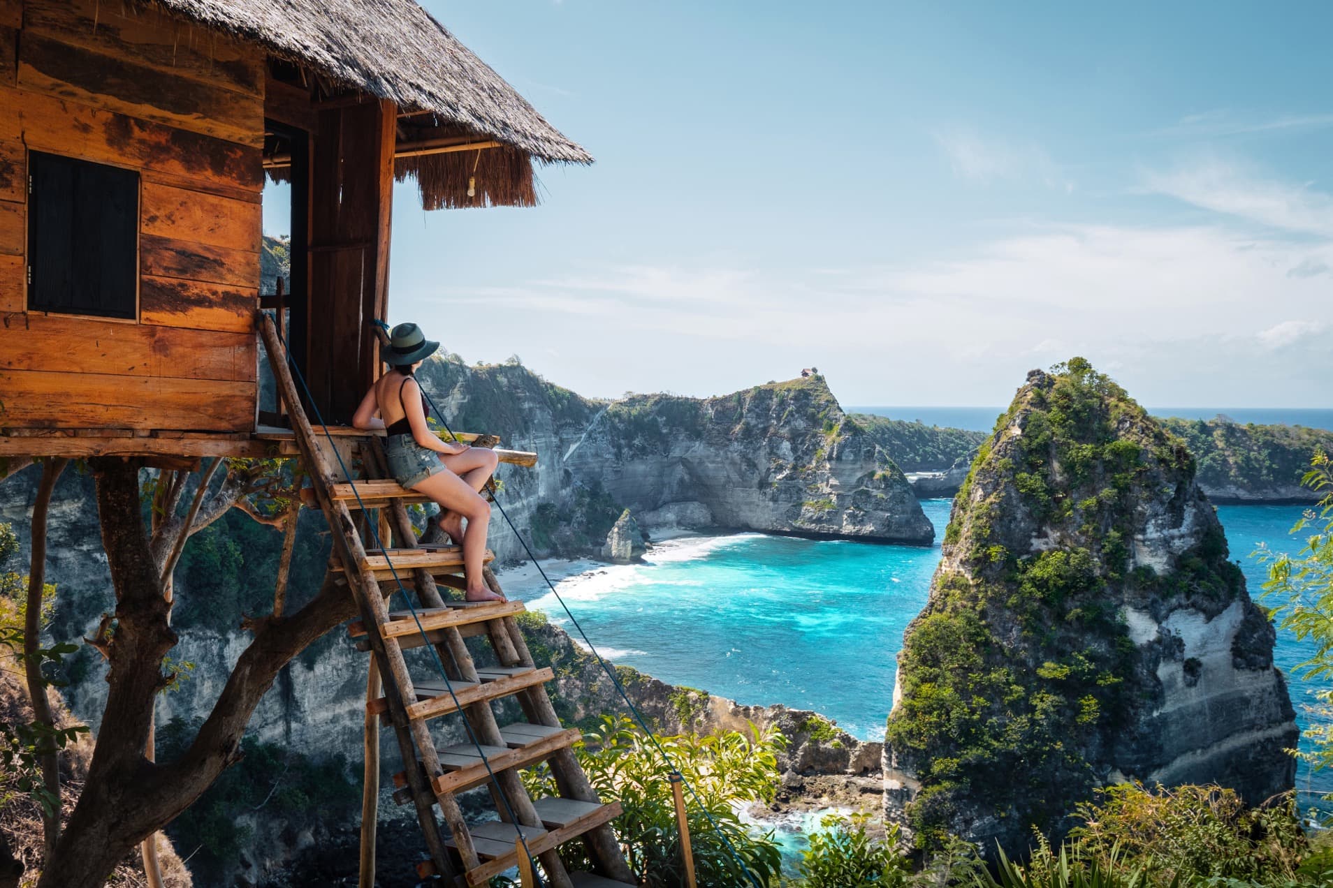 Remote worker enjoying ocean views from a treehouse in Nusa Penida, Bali, Indonesia, a popular workation destination.