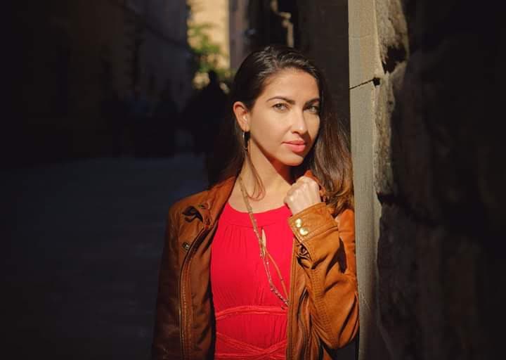 Alexia de Souza, global PR strategist helping startup founders craft communication strategies for international growth.
