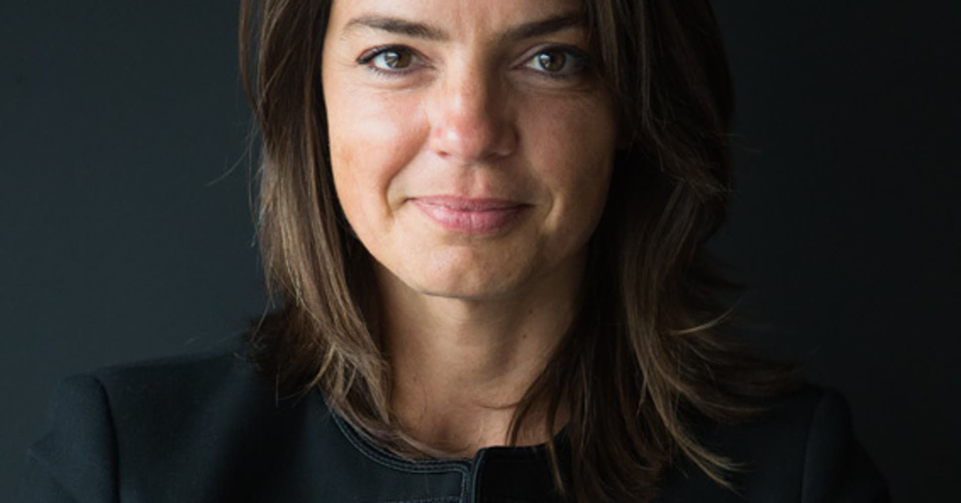 Esther van Toledo, executive coach and creator of the Leadership of the Heart method, in a professional studio portrait.