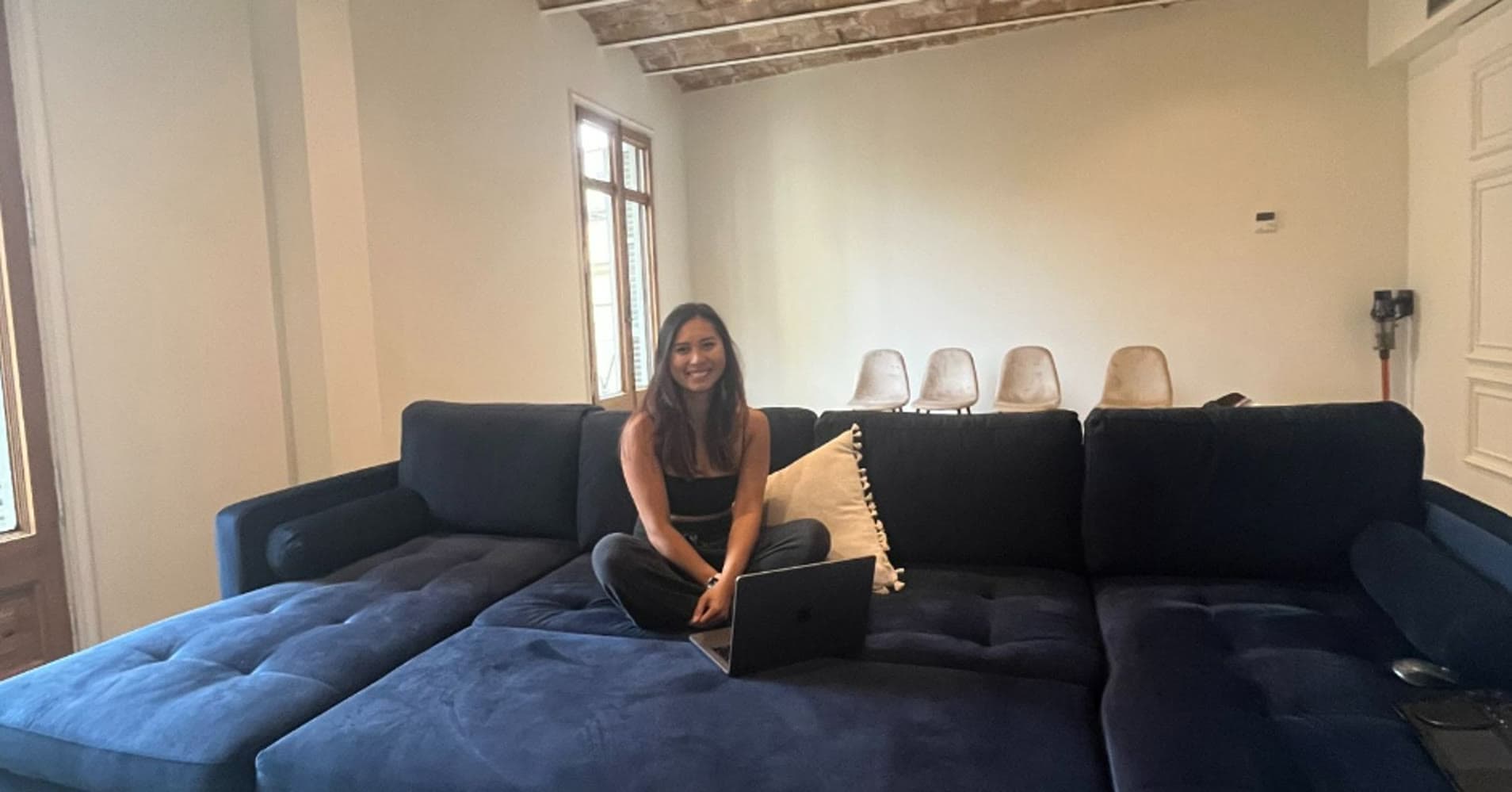Angelica Balbuena, Account Executive at Remote, working from her Barcelona apartment after moving from hybrid to fully remote work.