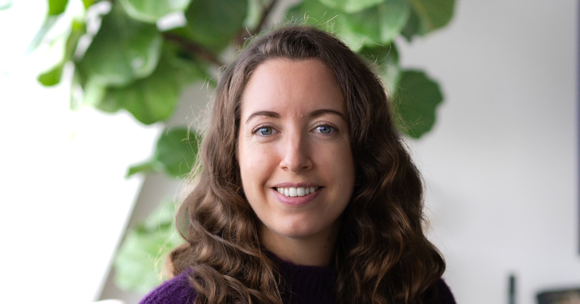 Jennifer Paine, Women in Tech career coach, smiling in a relaxed home setting, ready to empower remote professionals on a Driftawave workation.