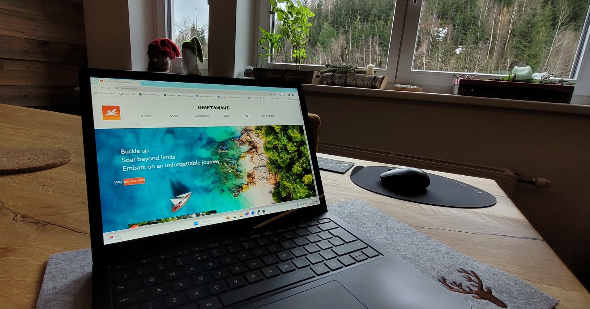 Remote worker setup with dual laptop screens in the ski mountains, boosting productivity and flexibility while working from anywhere.
